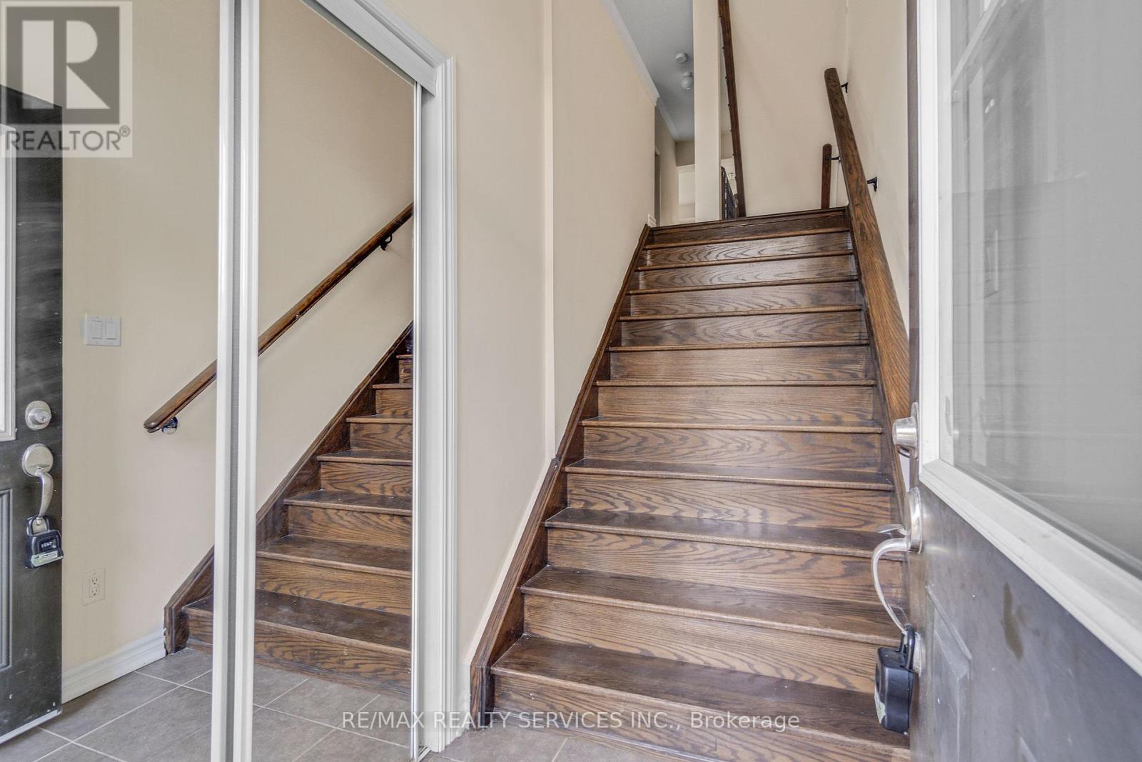 46 New Pines Trail, Brampton, Ontario  L5R 4B1 - Photo 4 - W12159192