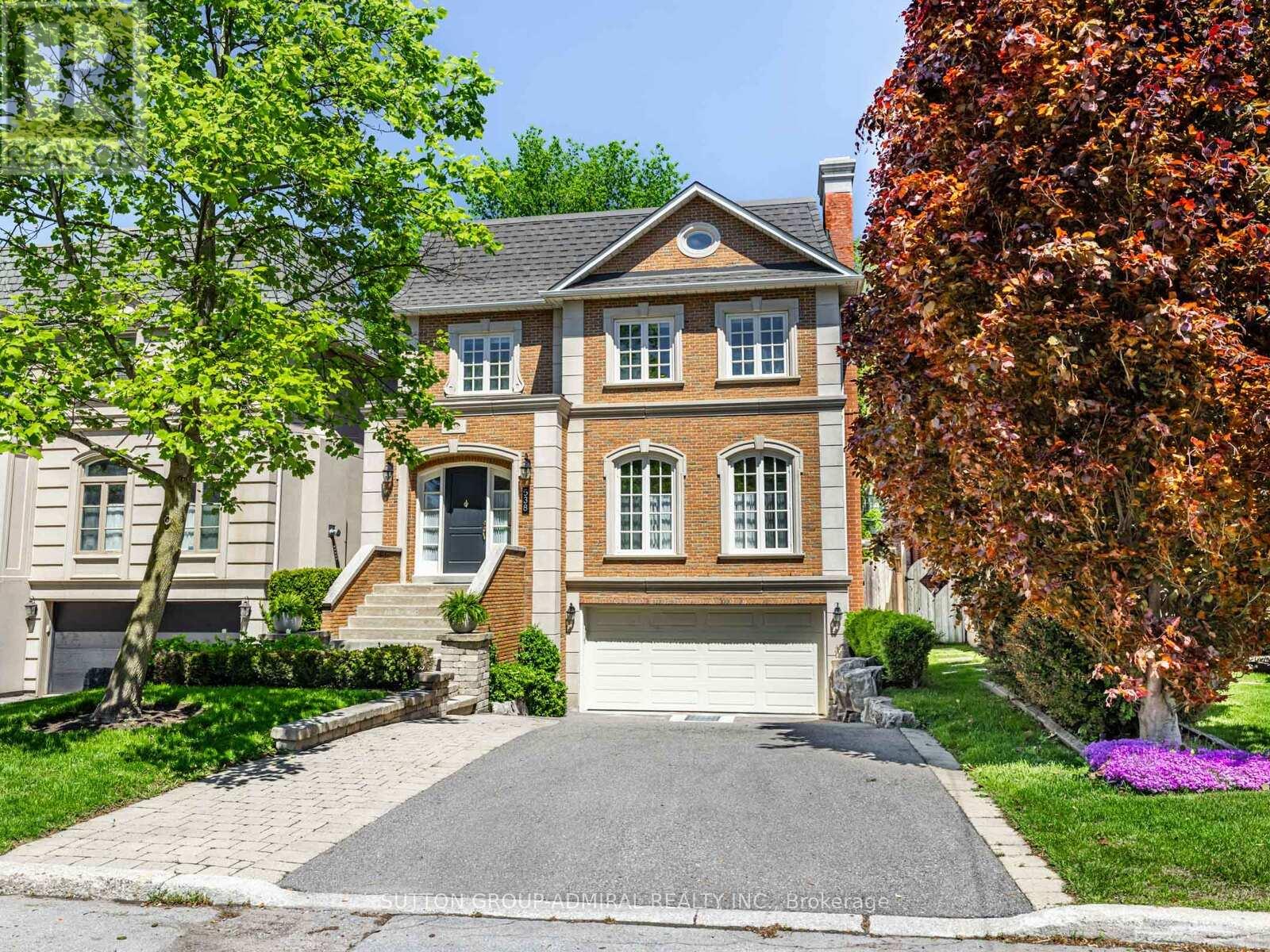 <div class="slider-price">$3,359,000</div><p>538 Bedford Park Avenue, Toronto, Ontario</p>