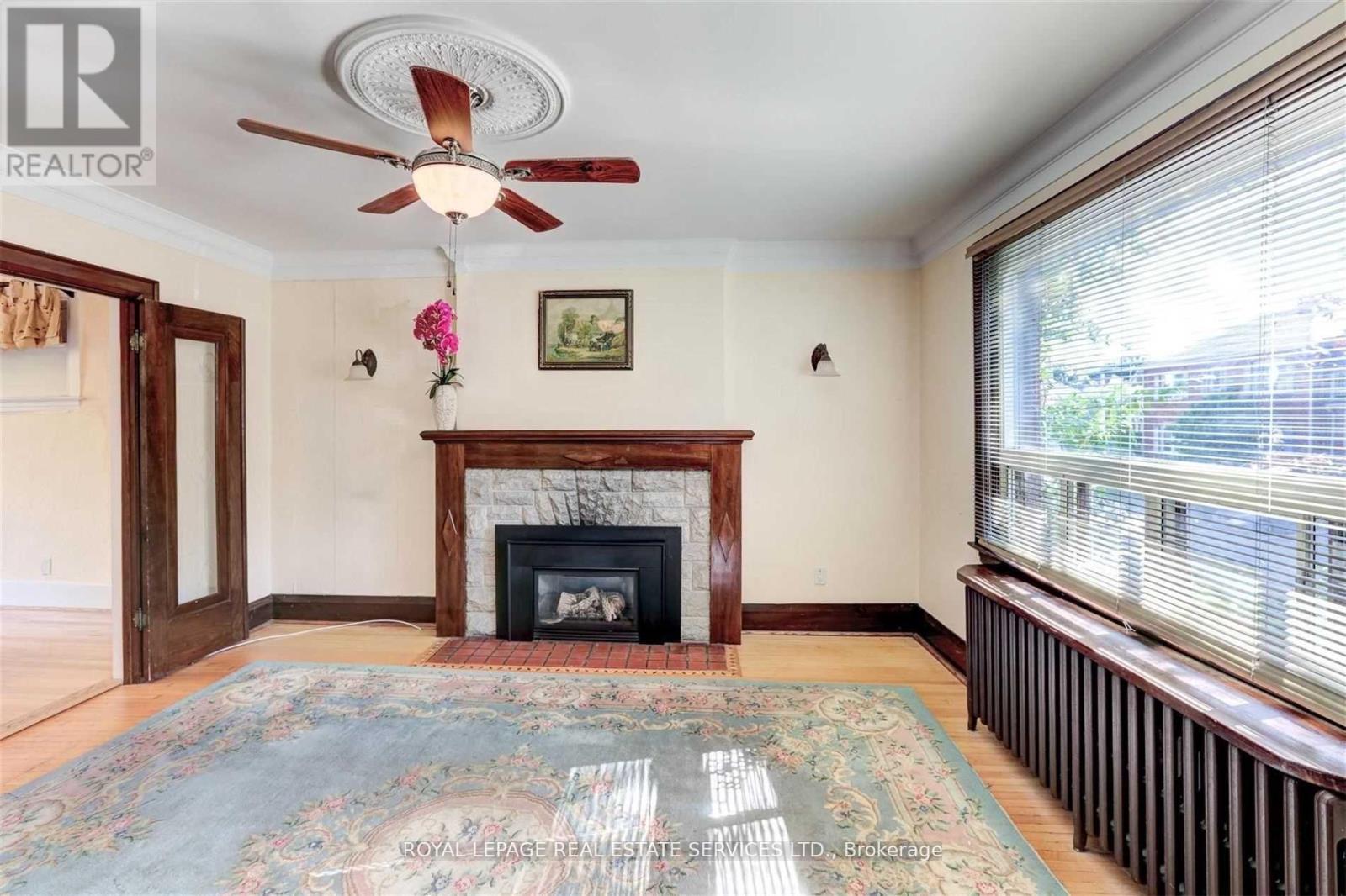 21 Lorindale Avenue, Toronto, Ontario  M5M 3C3 - Photo 4 - C12175257