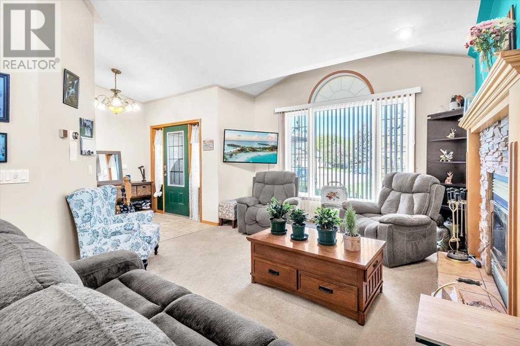 107 Monica Bay, Carstairs, Alberta  T0M 0N0 - Photo 5 - A2223850