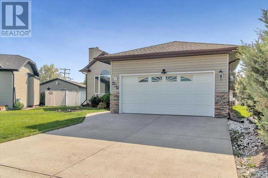 107 Monica Bay, Carstairs, Alberta  T0M 0N0 - Photo 6 - A2223850