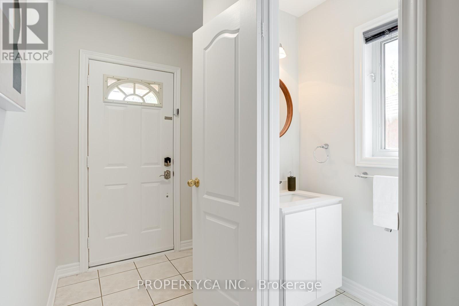 137 Preston Hill Crescent, Vaughan, Ontario  L4K 5L5 - Photo 2 - N12175249