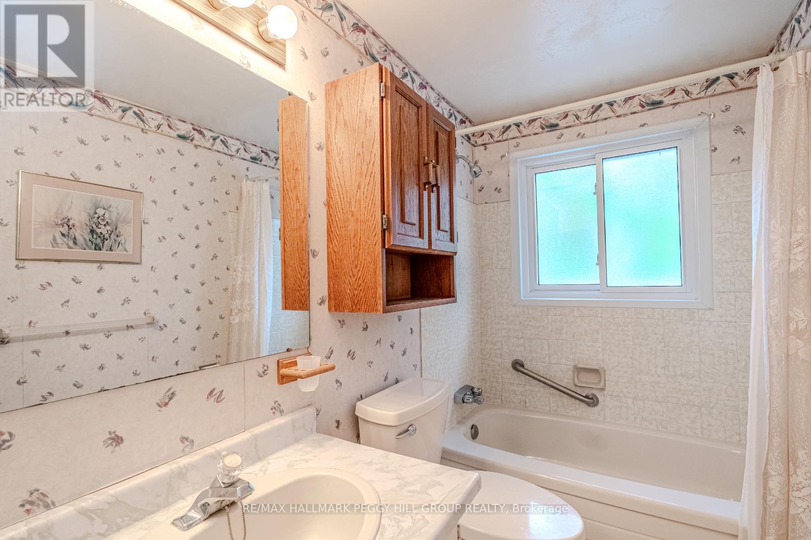 59 Indian Arrow Road, Barrie (North Shore), Ontario  L4M 5P1 - Photo 11 - S12175355