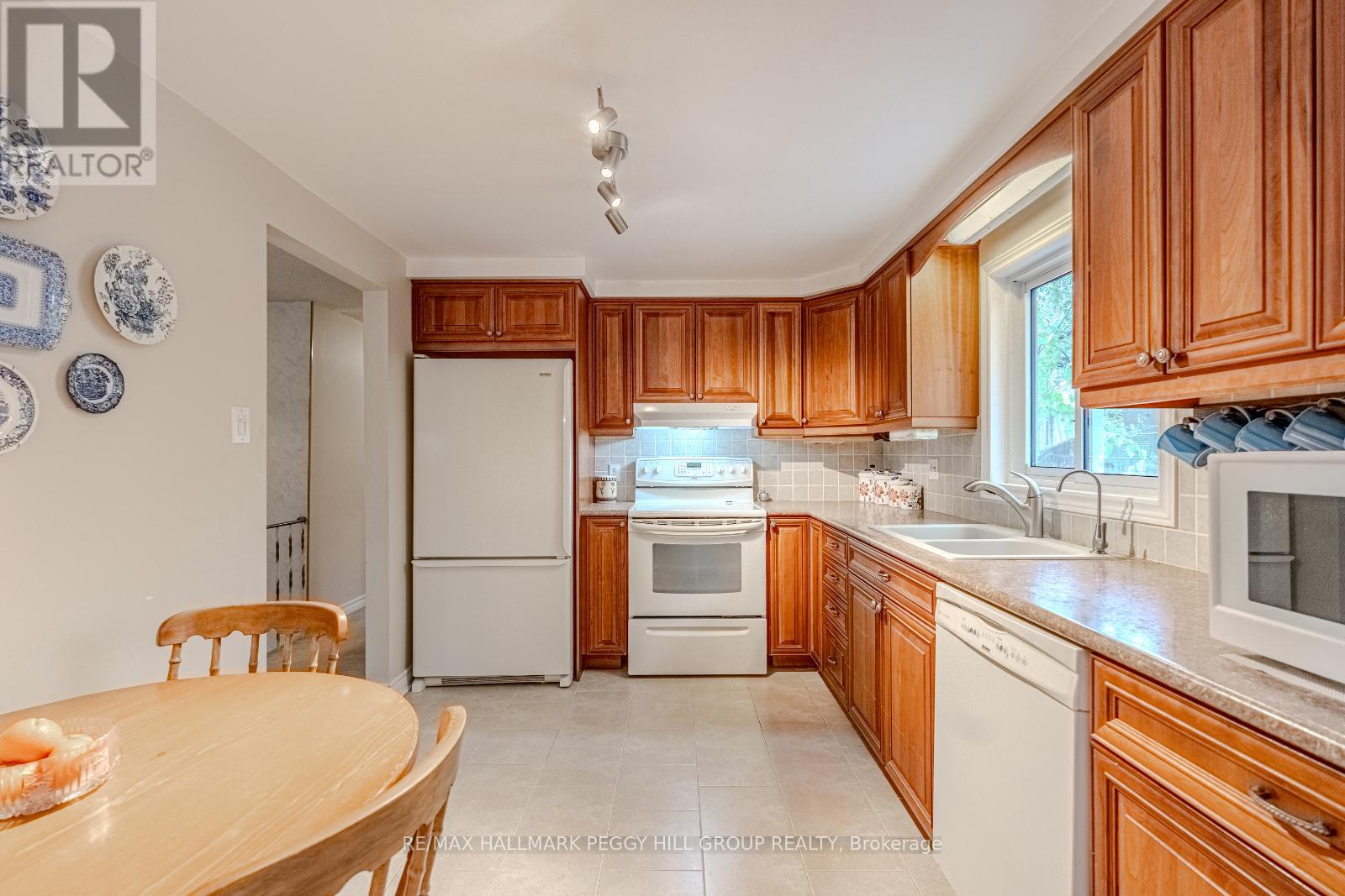 59 Indian Arrow Road, Barrie (North Shore), Ontario  L4M 5P1 - Photo 2 - S12175355