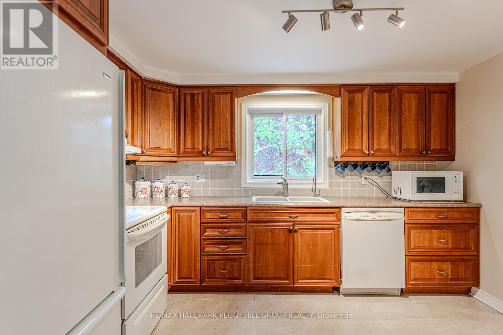 59 Indian Arrow Road, Barrie (North Shore), Ontario  L4M 5P1 - Photo 3 - S12175355