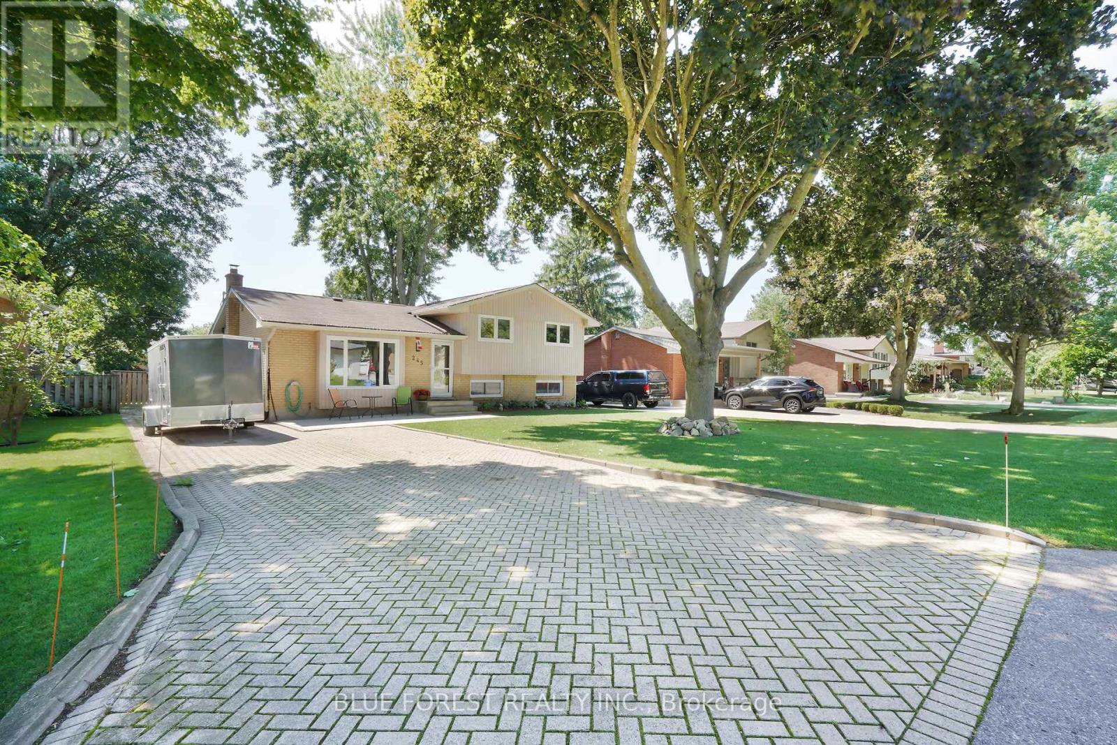 Property at 245 CHITTICK CRESCENT image 3