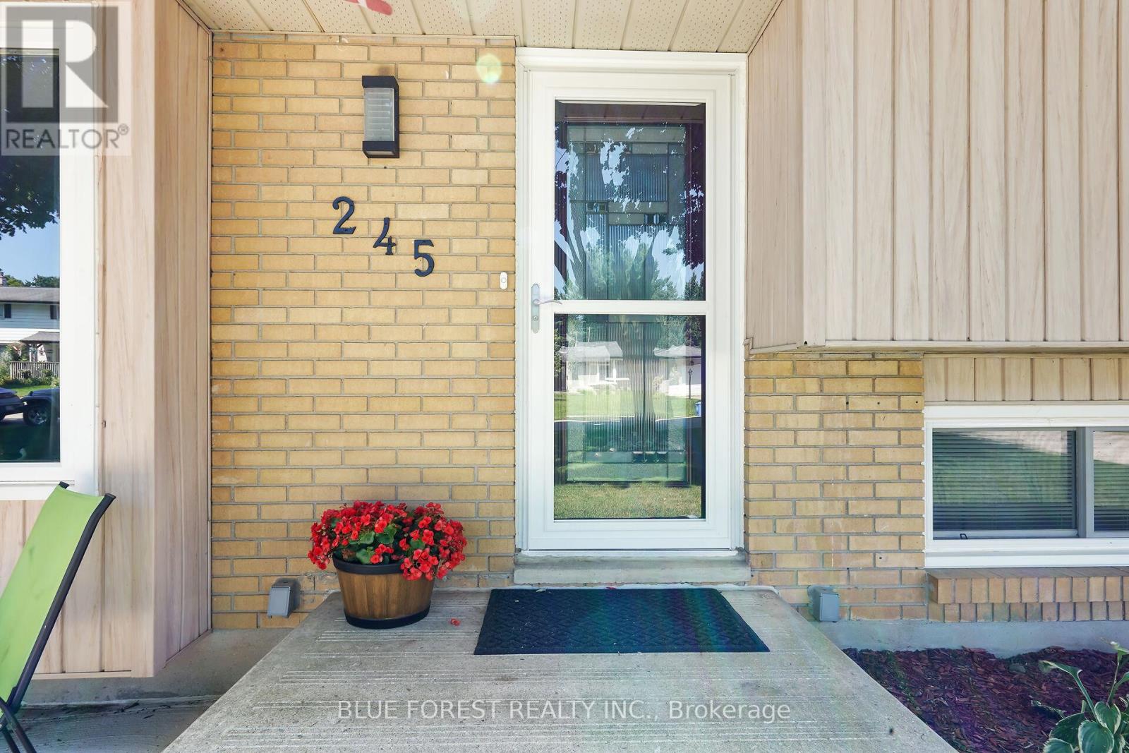 245 Chittick Crescent, Thames Centre, Ontario  N0L 1G3 - Photo 7 - X12175378