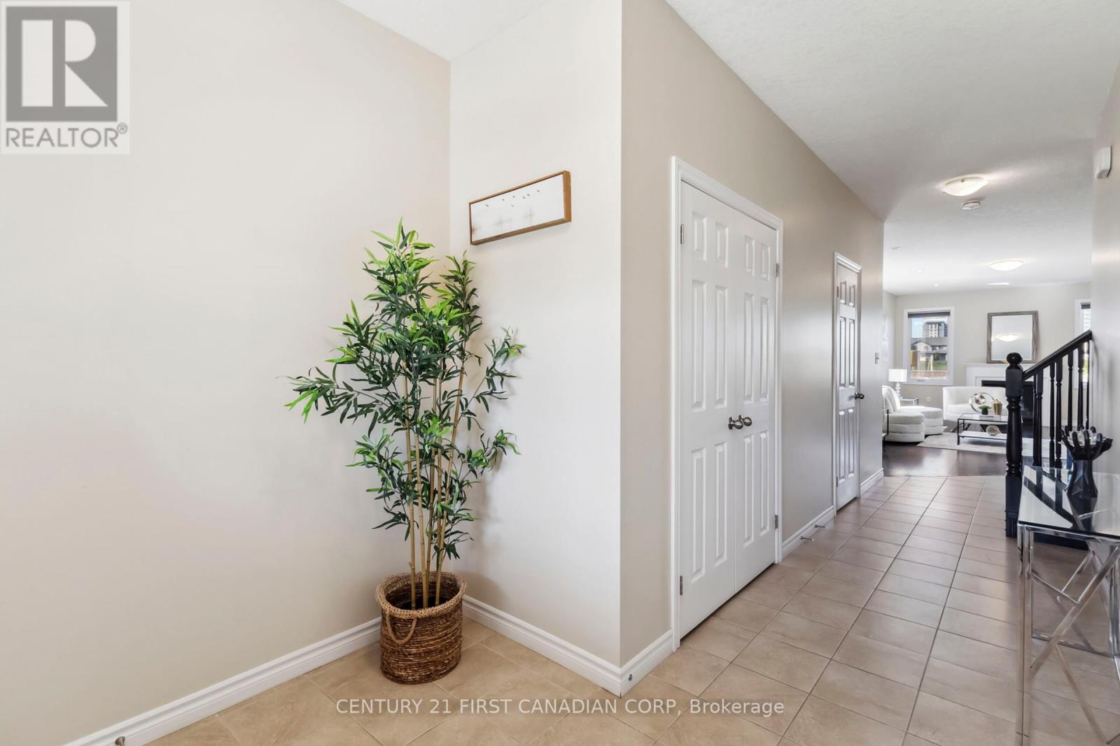 1879 Sedgefield Row, London North, Ontario  N6G 0G4 - Photo 5 - X12175430