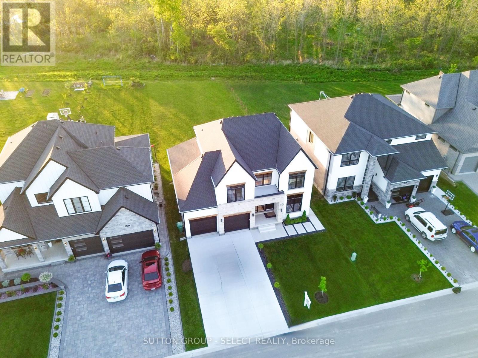 40 Royal Crescent, Southwold (Talbotville), Ontario  N5P 0G5 - Photo 4 - X12175439