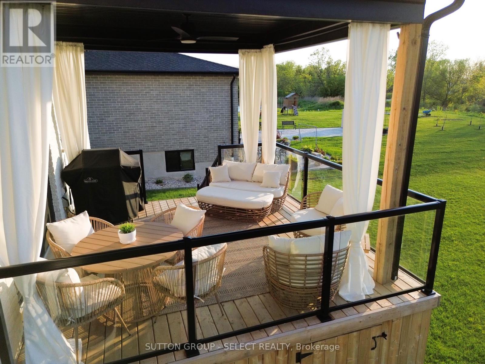 40 Royal Crescent, Southwold, Ontario  N5P 0G5 - Photo 7 - X12175439