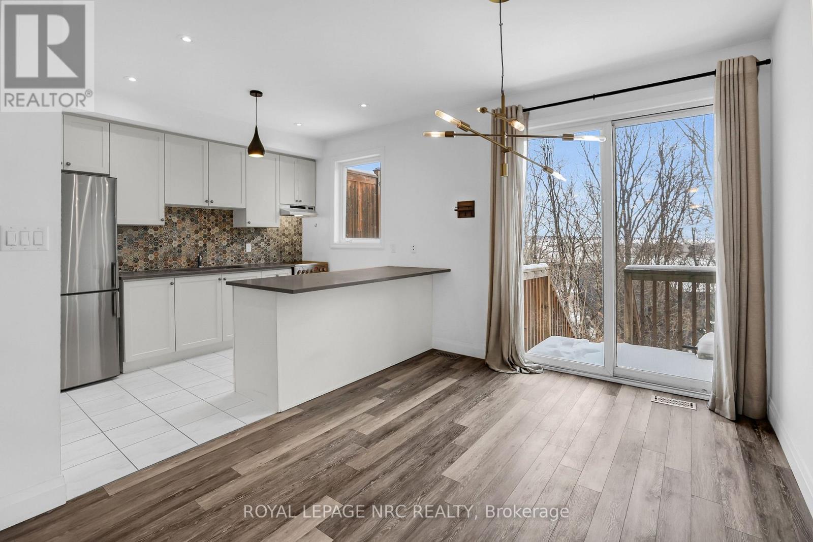 30 - 290 Barton Street W, Hamilton, Ontario  L8R 3P3 - Photo 3 - X12129458
