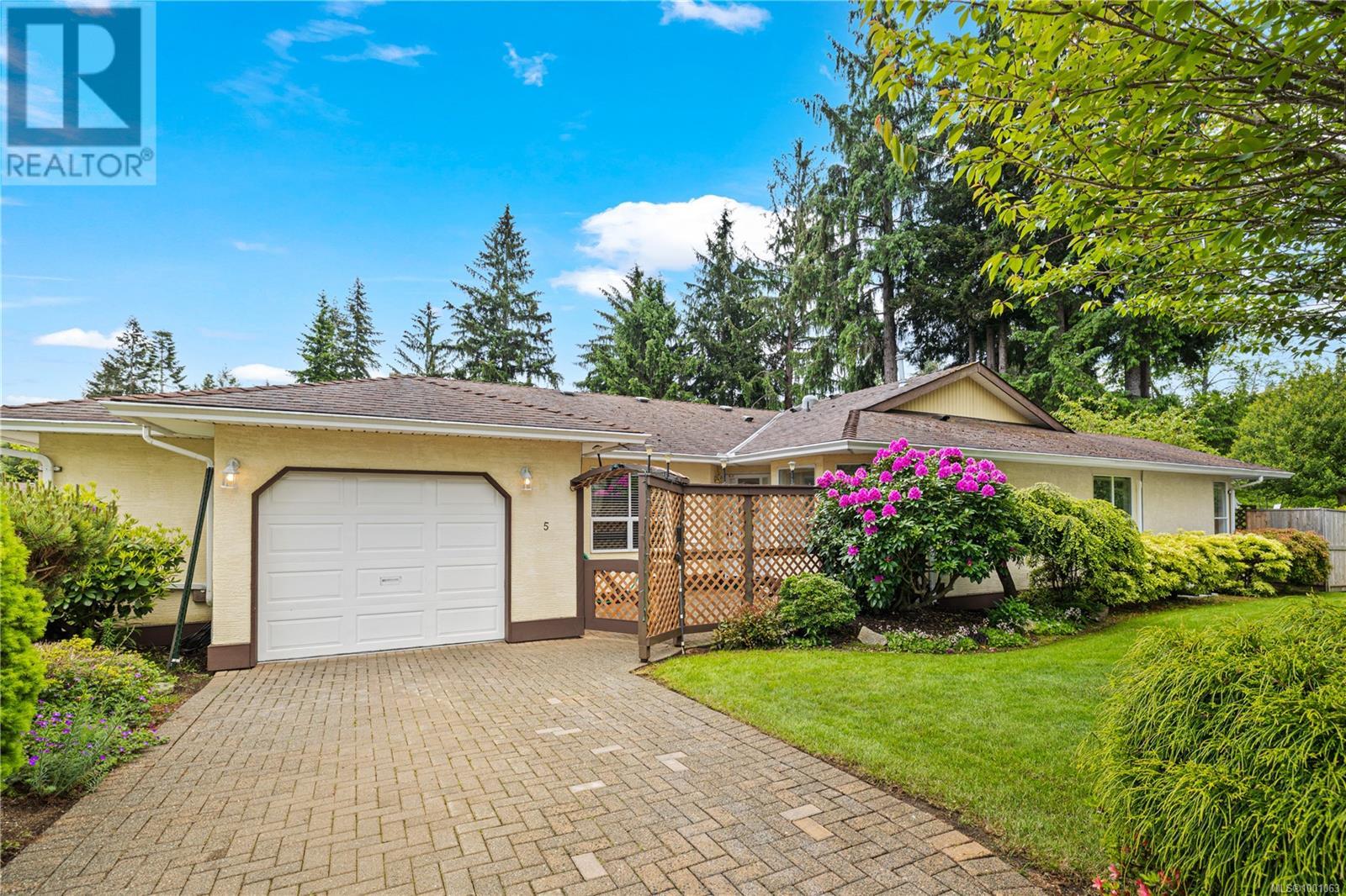 Property at 5 605 Rockland Rd image 4
