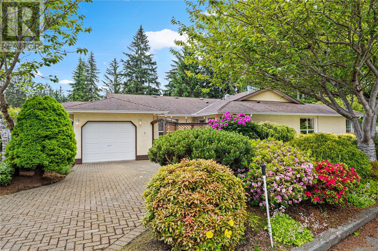 Property at 5 605 Rockland Rd image 3