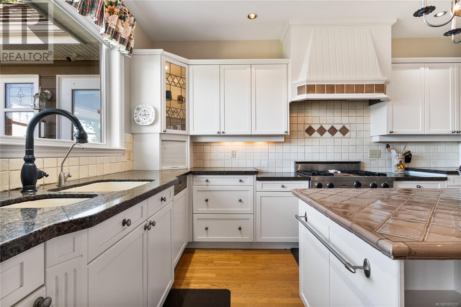 2555 Newman Rd, Central Saanich, British Columbia  V8M 1V1 - Photo 24 - 1001237