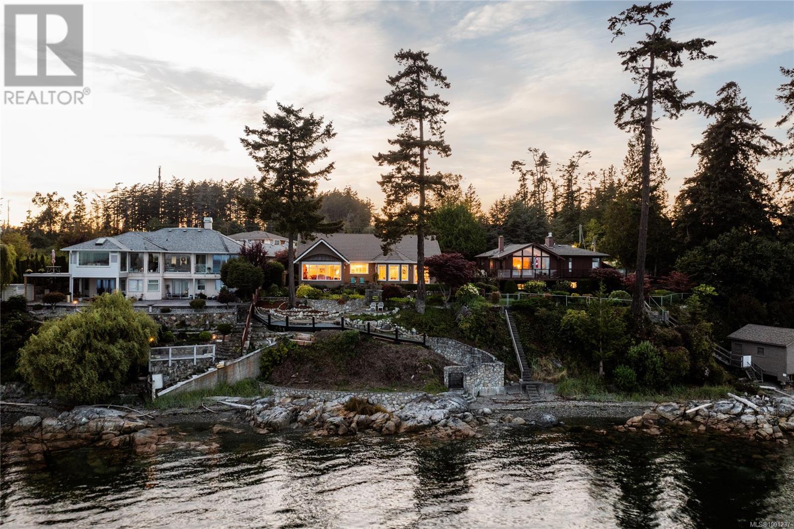 2555 Newman Rd, Central Saanich, British Columbia  V8M 1V1 - Photo 4 - 1001237