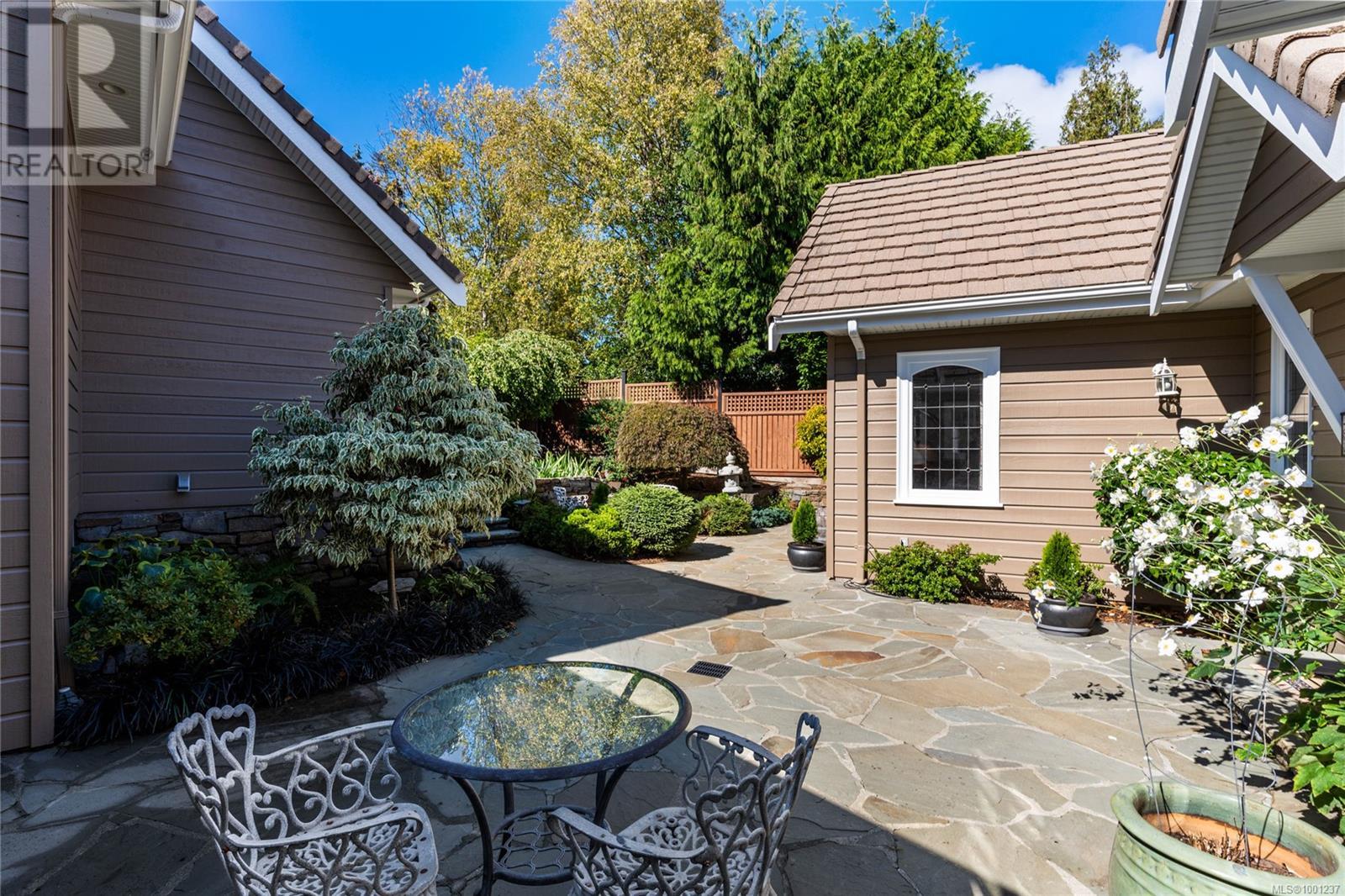 2555 Newman Rd, Central Saanich, British Columbia  V8M 1V1 - Photo 47 - 1001237