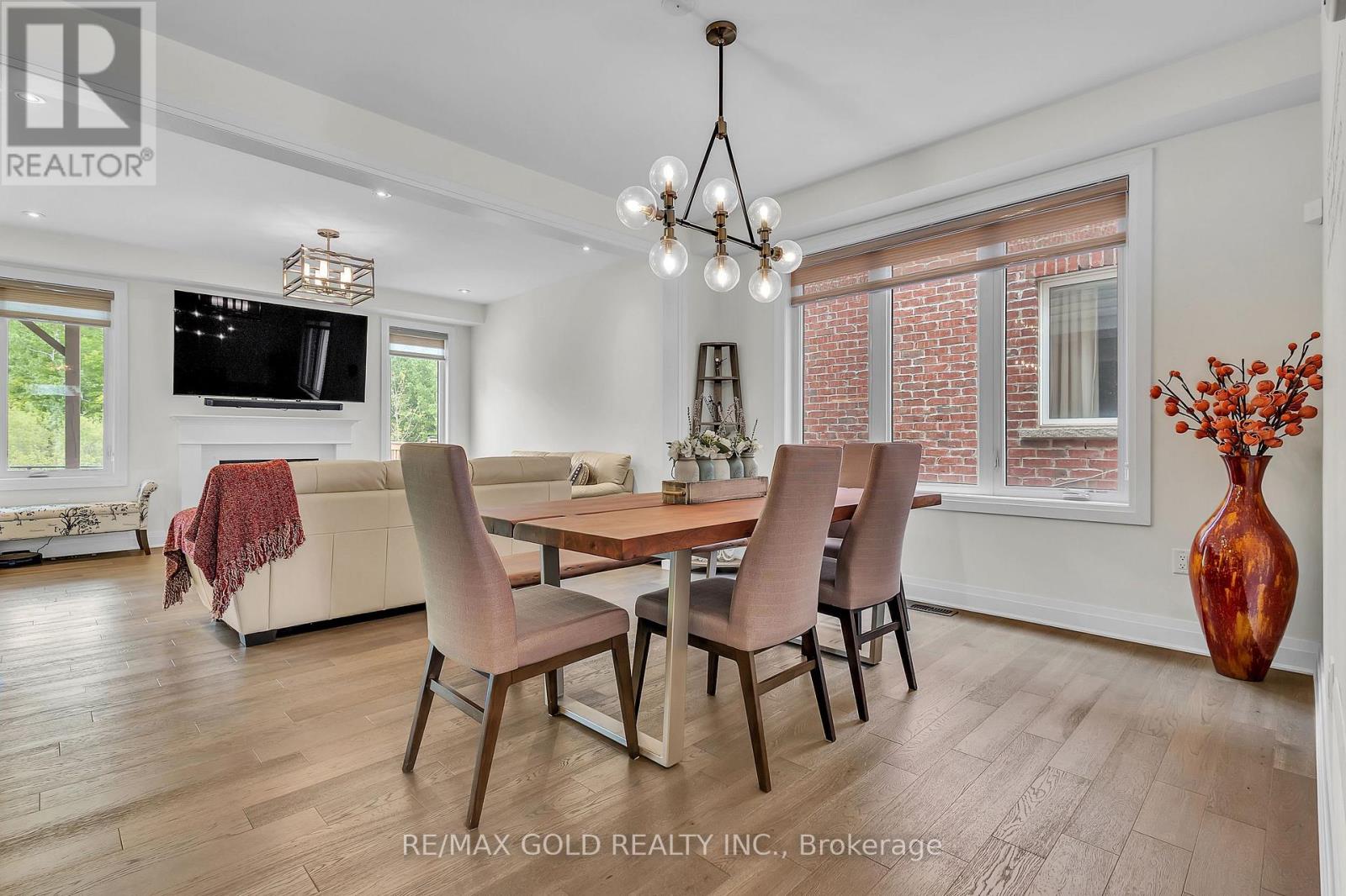 88 Newhouse Boulevard, Caledon, Ontario  L7C 4E4 - Photo 13 - W12175156