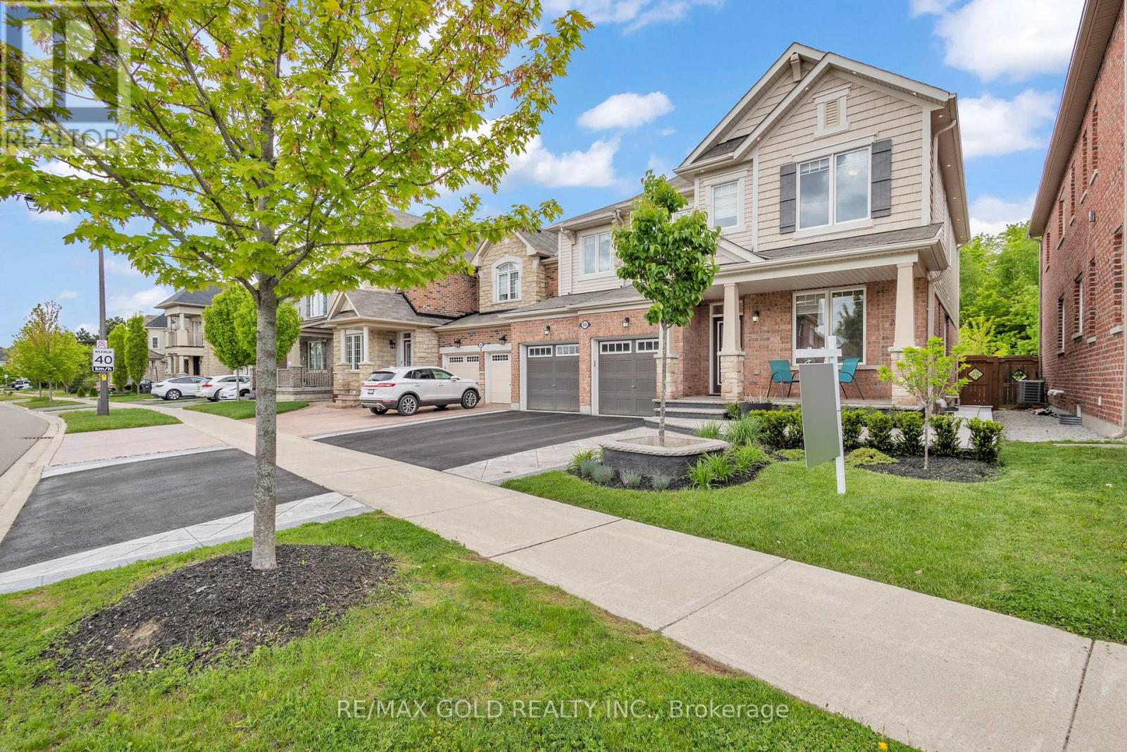 88 Newhouse Boulevard, Caledon, Ontario  L7C 4E4 - Photo 8 - W12175156