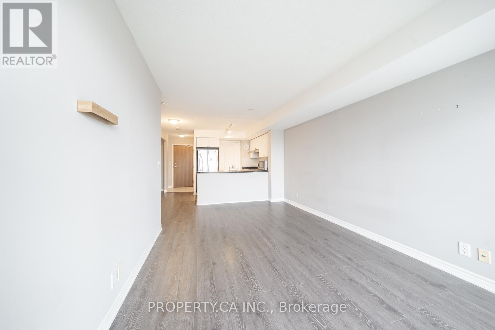 2010 - 33 Elm Drive, Mississauga, Ontario  L5B 4M1 - Photo 8 - W12175230