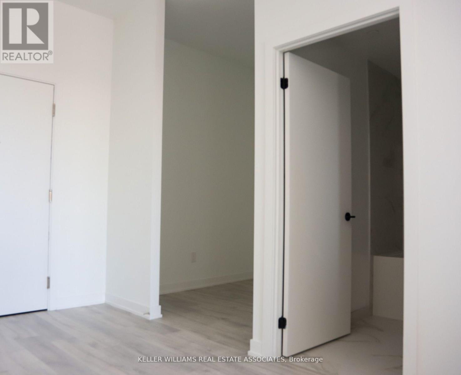 502 - 220 Missinnihe Way, Mississauga (Port Credit), Ontario  L5H 0A9 - Photo 6 - W12175256