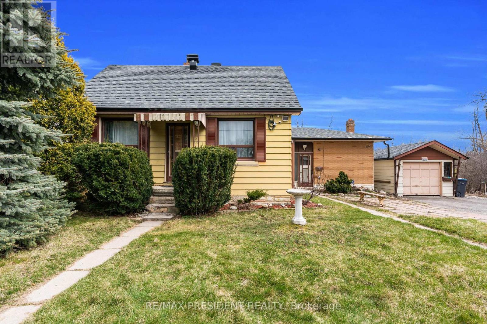 61 Royce Avenue, Brampton, Ontario  L6Y 1J8 - Photo 5 - W12175274