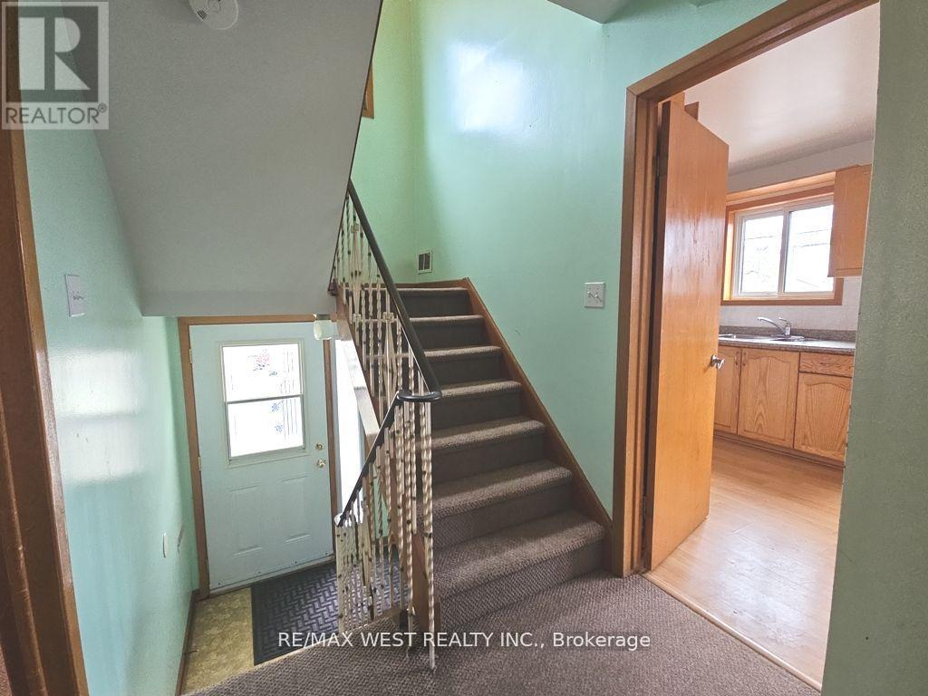 385 Kipling Avenue, Toronto (New Toronto), Ontario  M8V 3K8 - Photo 12 - W12175276