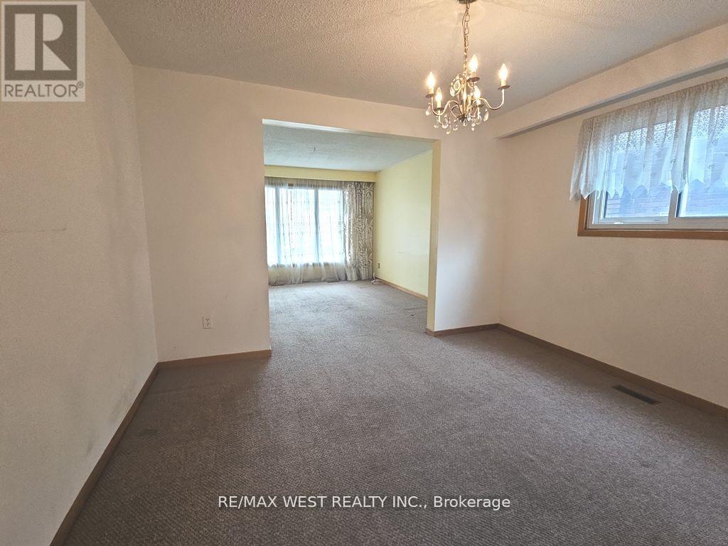 385 Kipling Avenue, Toronto (New Toronto), Ontario  M8V 3K8 - Photo 4 - W12175276