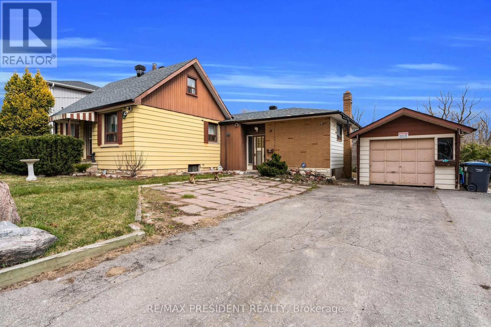 61 Royce Avenue, Brampton, Ontario  L6Y 1J8 - Photo 4 - W12175278