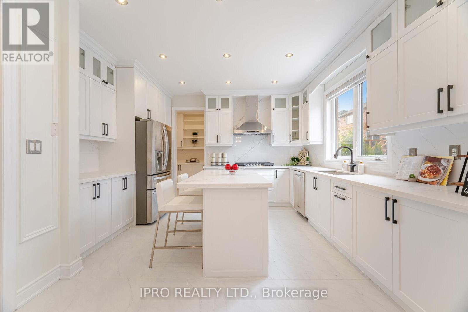 2185 Highcliffe Way, Oakville, Ontario  L6M 5B7 - Photo 8 - W12175324