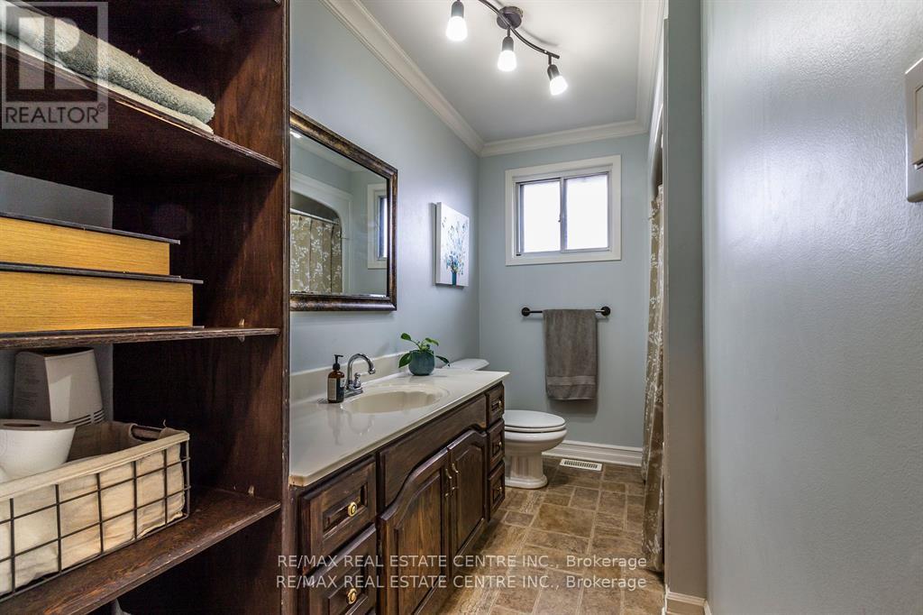 34 Milton Heights Crescent, Milton, Ontario  L9T 2W7 - Photo 8 - W12175345