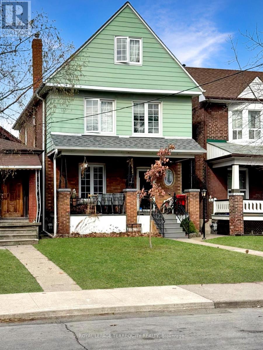 <div class="slider-price">$1,789,000</div><p>578 Durie Street, Toronto, Ontario</p>