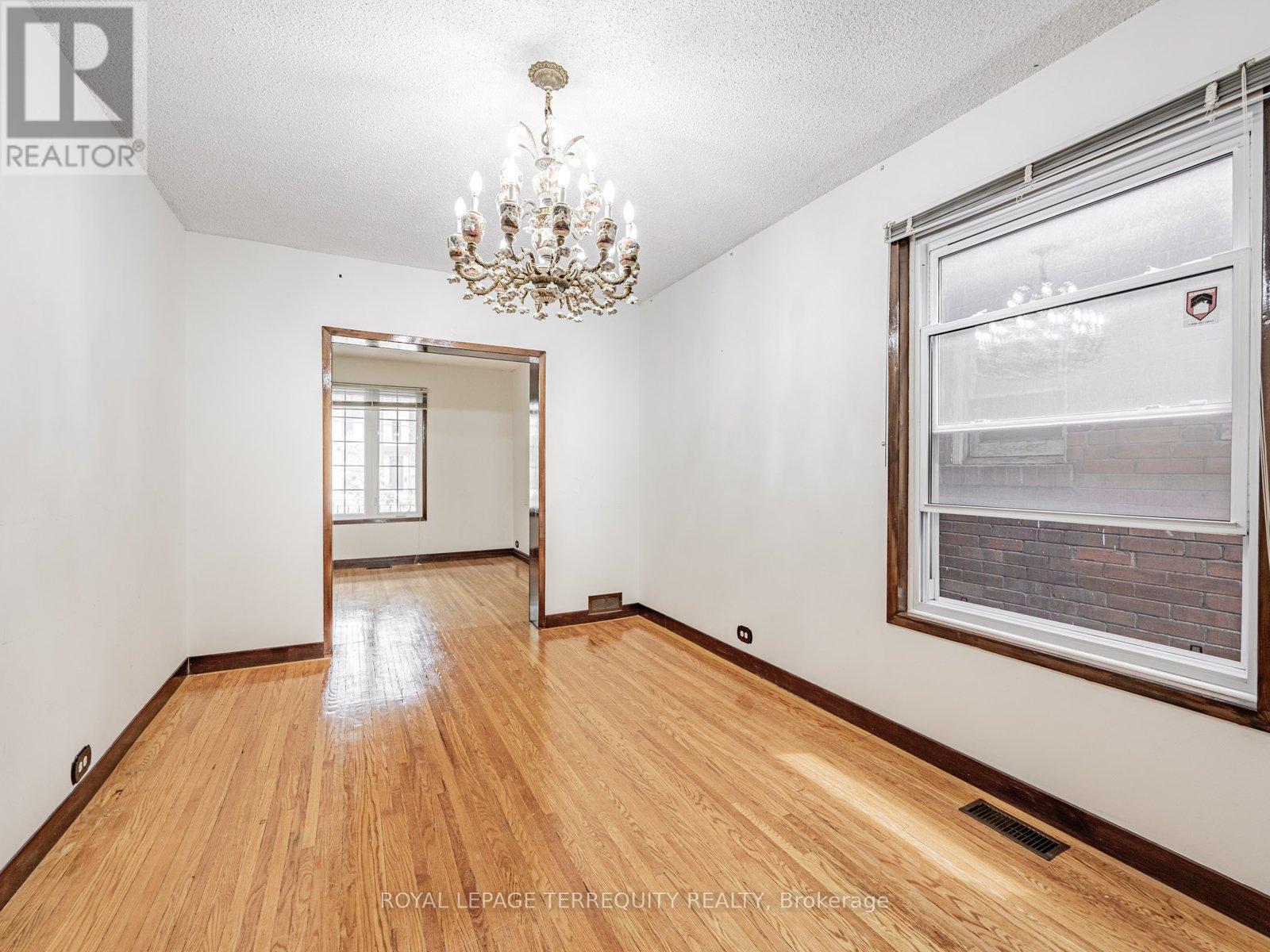 578 Durie Street, Toronto (Runnymede-Bloor West Village), Ontario  M6S 3H1 - Photo 14 - W12175358