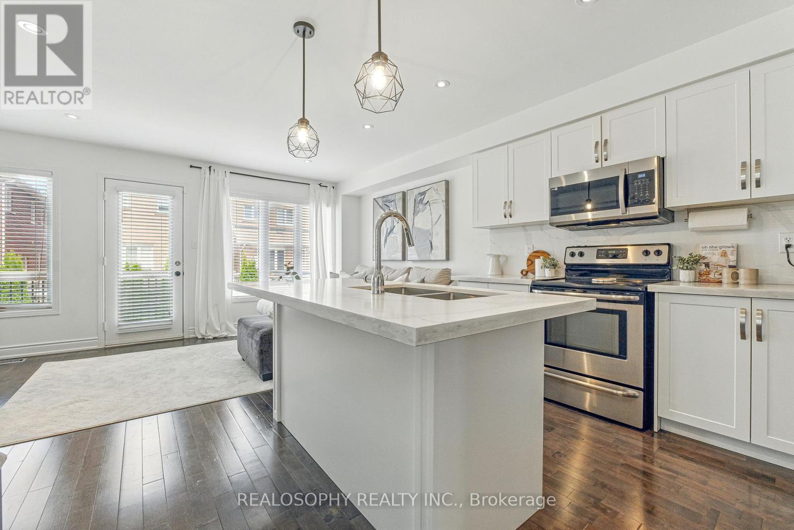 43 Humphrey Street, Hamilton, Ontario  L0R 2H7 - Photo 5 - X12175231