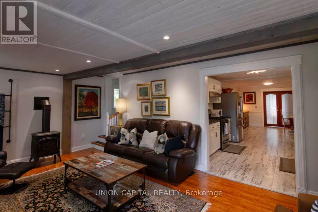6 Bay Street, Prince Edward County, Ontario  K0K 2T0 - Photo 8 - X12175359