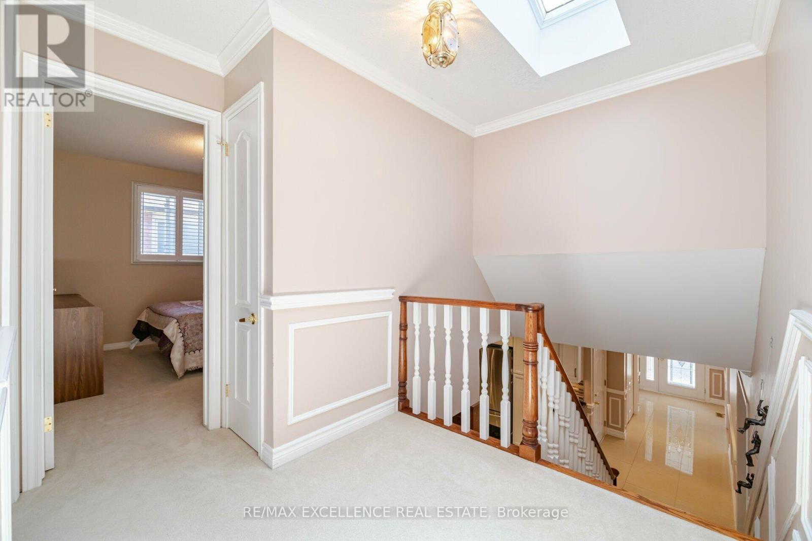 60 Indian Crescent, Hamilton (Burkholme), Ontario  L8V 4X5 - Photo 24 - X12175361