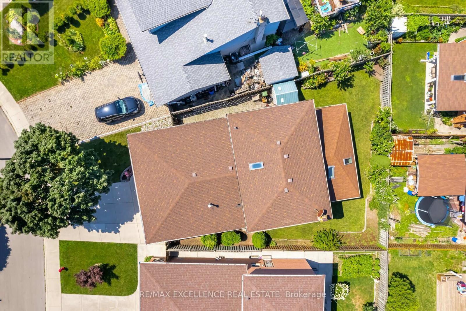 60 Indian Crescent, Hamilton (Burkholme), Ontario  L8V 4X5 - Photo 3 - X12175361