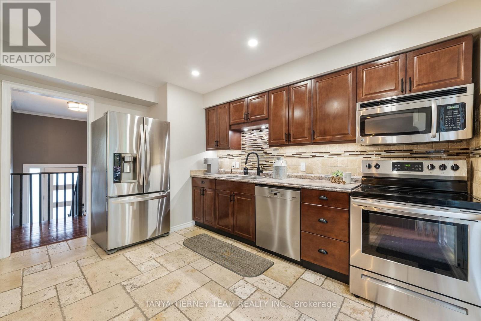 50 Lowder Place, Whitby, Ontario  L1N 8B7 - Photo 13 - E12170149