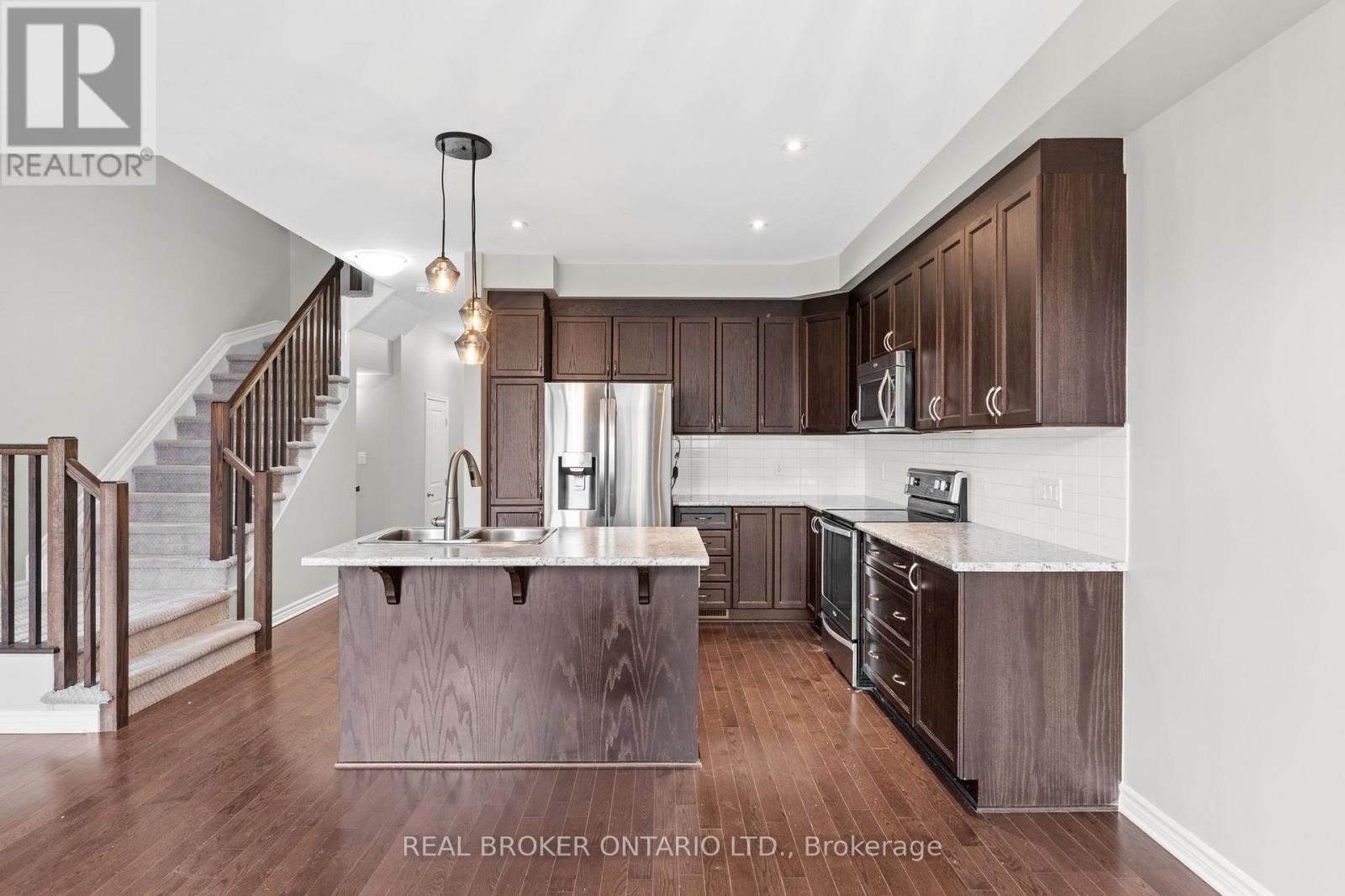 792 Cedar Creek Drive, Ottawa, Ontario  K1T 0M6 - Photo 8 - X12150748