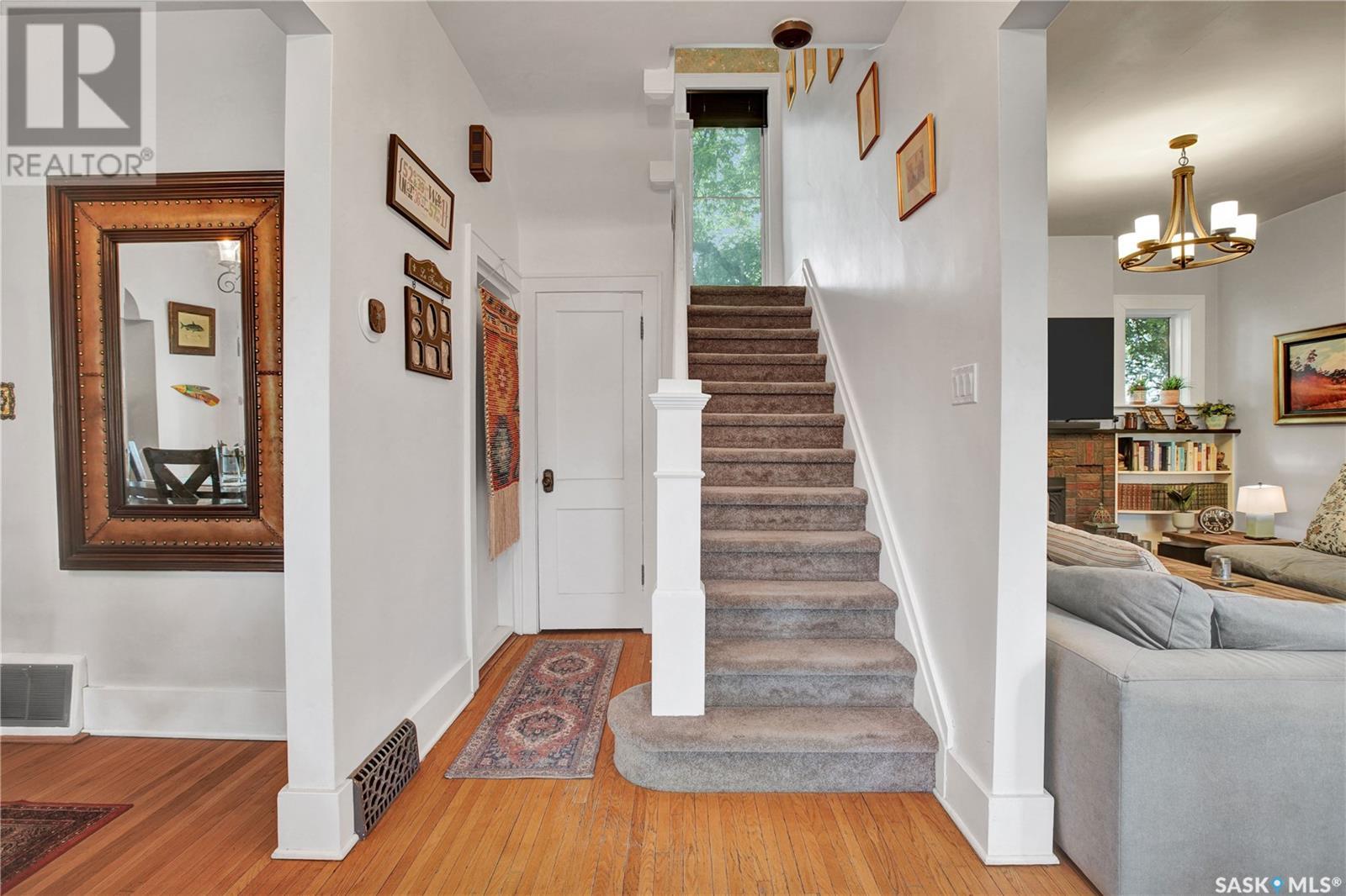 Property at 710 University DRIVE image 4