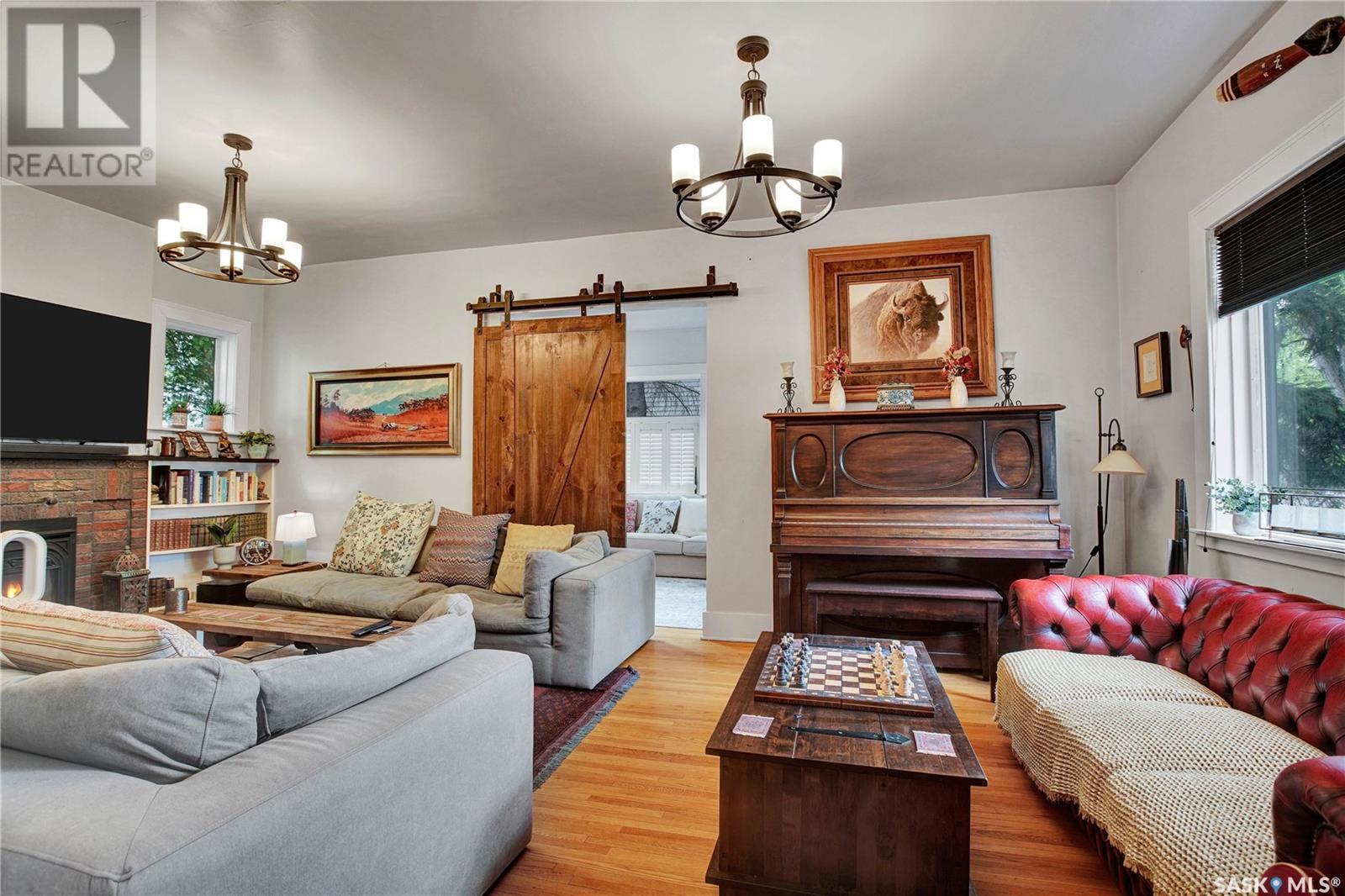 Property at 710 University DRIVE image 5