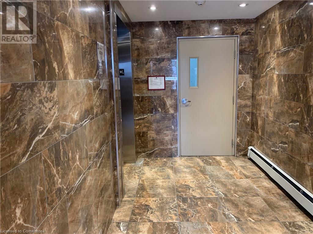 Property at 886 GOLF LINKS Road Unit# 104 image 3