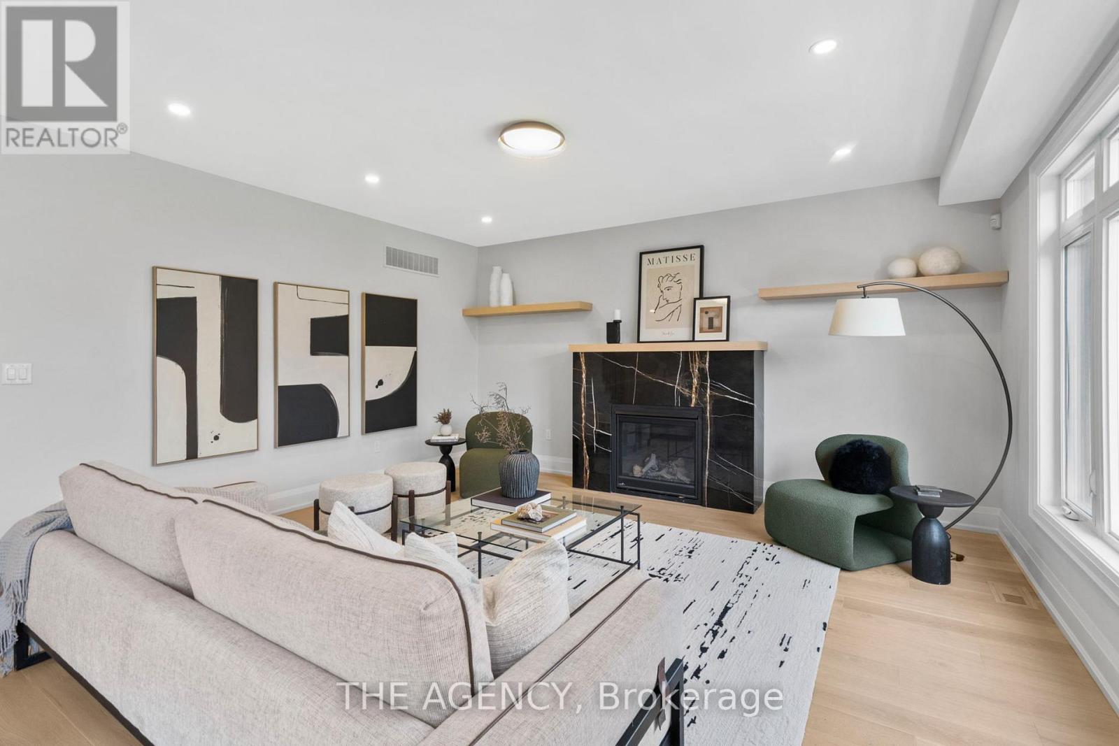 41 St Andrews Boulevard, Toronto, Ontario  M9R 1W2 - Photo 3 - W12171597