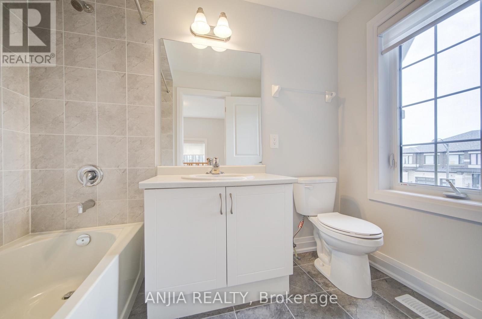 45 Corley Street, Kawartha Lakes, Ontario  K9V 6C2 - Photo 43 - X12103982