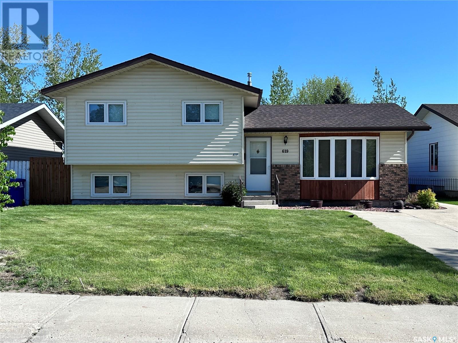619 Dieppe DRIVE, Weyburn, Saskatchewan