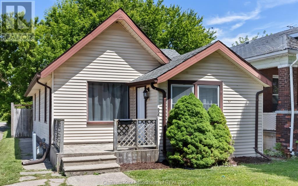 MLS# 25013034: 856 Curry AVENUE, Windsor, Canada