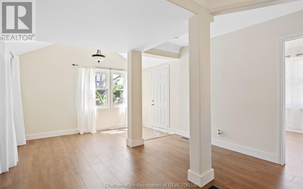 Property at 856 Curry AVENUE image 4