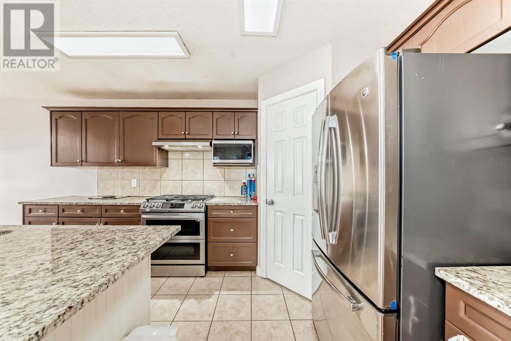 Property at 30 Taracove Way NE image 5