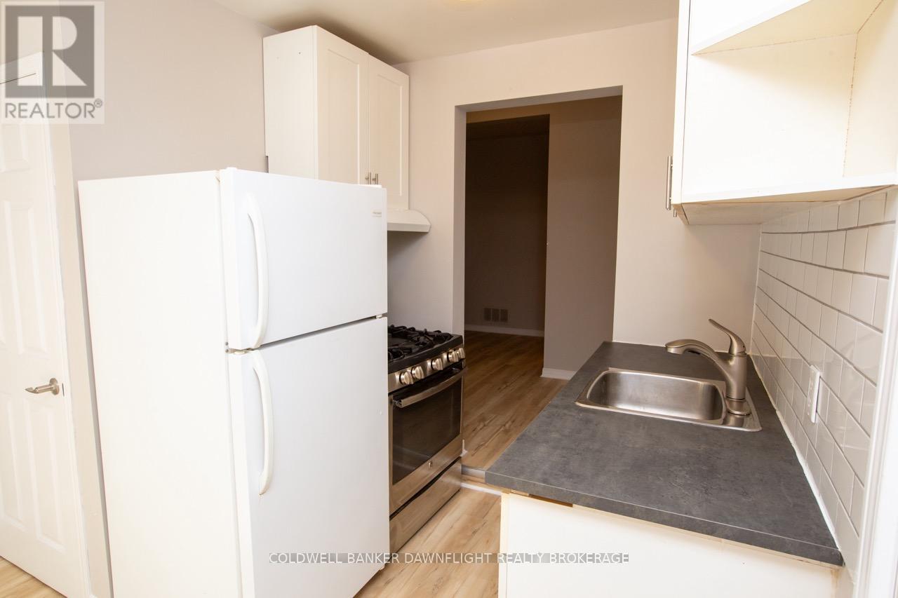 Photo 15 of 24 for 458 Adelaide Street N