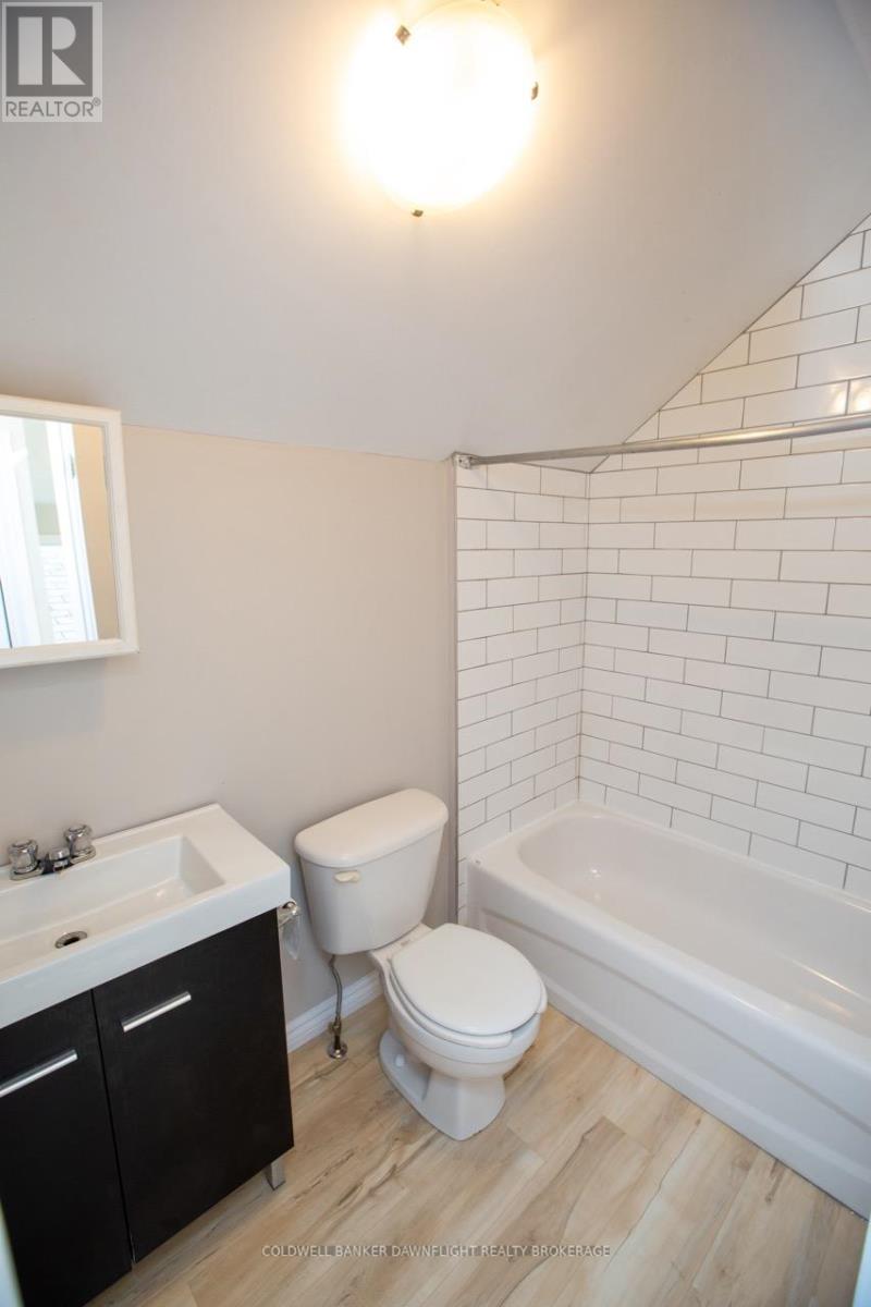 Photo 2 of 24 for 458 Adelaide Street N