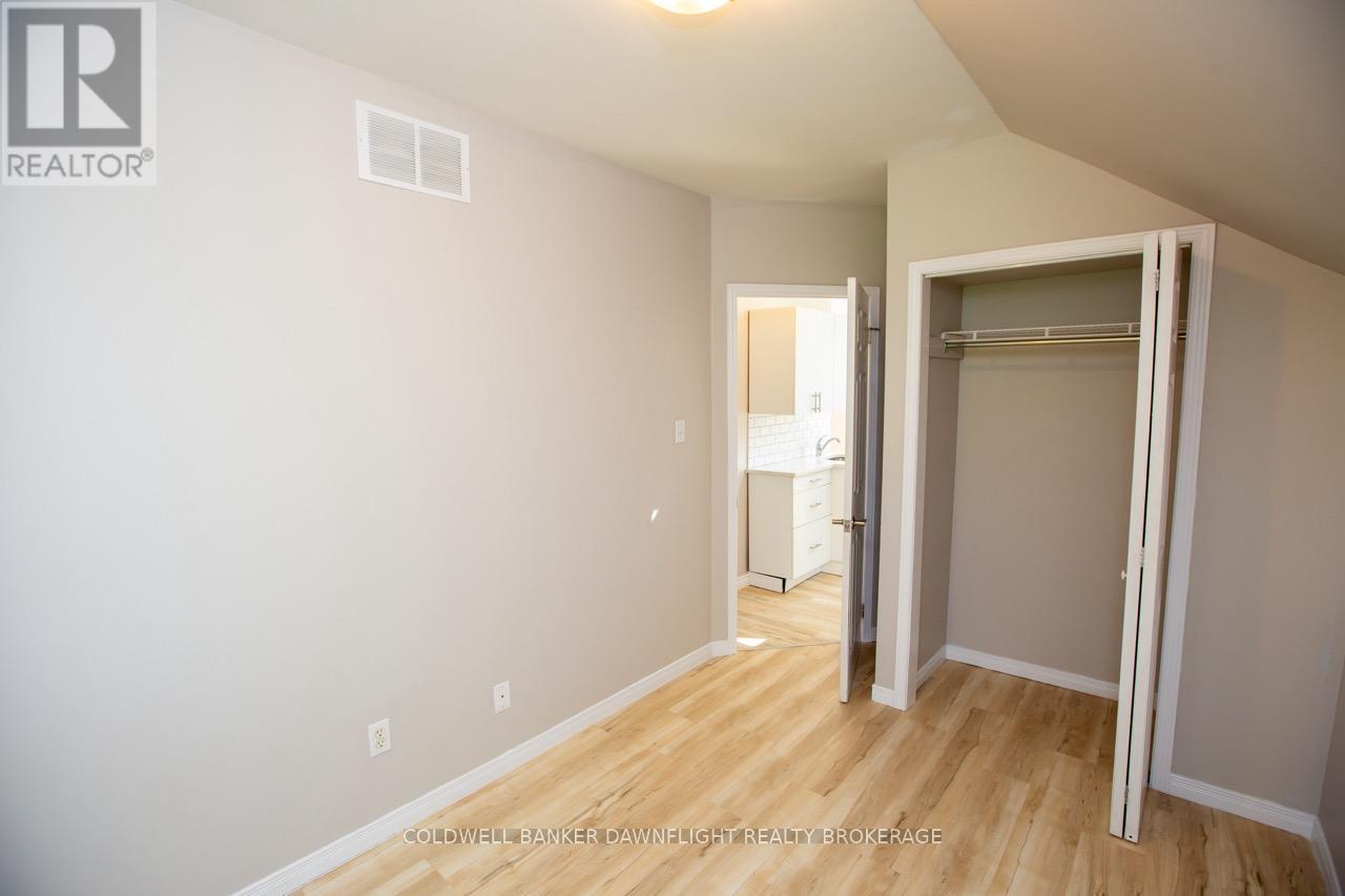 Photo 4 of 24 for 458 Adelaide Street N